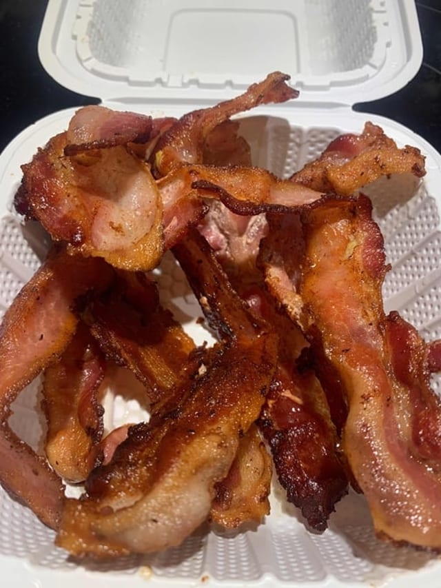 6 Pieces Bacon.