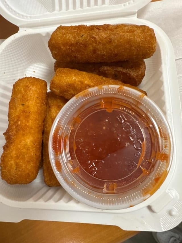 6 Pieces Mozzarella Sticks.